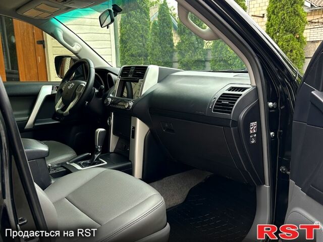 Черный Тойота Ленд Крузер Прадо, объемом двигателя 3 л и пробегом 200 тыс. км за 25900 $, фото 4 на Automoto.ua