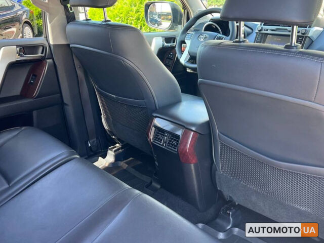 Чорний Тойота Ленд Крузер Прадо, об'ємом двигуна 3 л та пробігом 151 тис. км за 33700 $, фото 6 на Automoto.ua