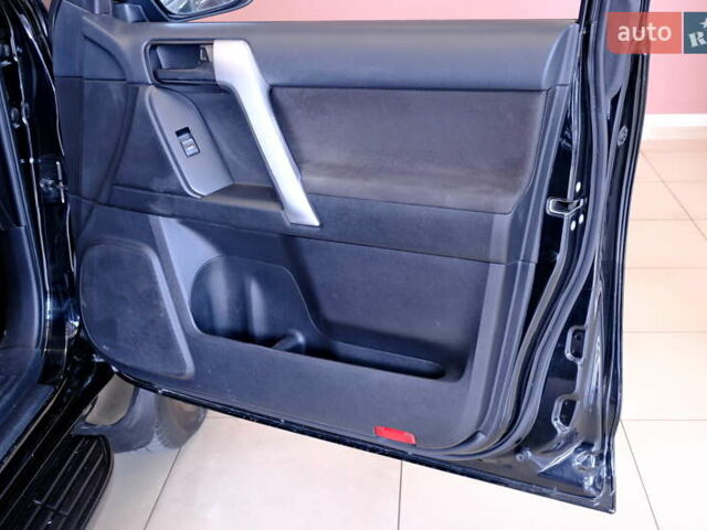 Черный Тойота Ленд Крузер Прадо, объемом двигателя 2.8 л и пробегом 201 тыс. км за 30900 $, фото 52 на Automoto.ua