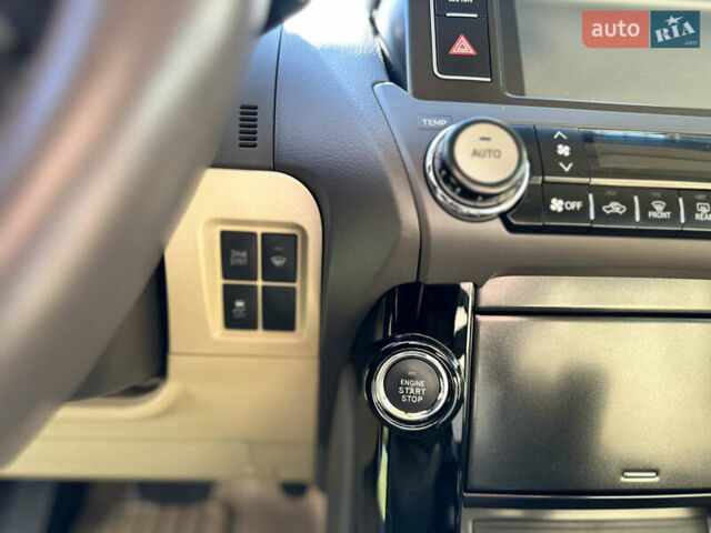 Черный Тойота Ленд Крузер Прадо, объемом двигателя 4 л и пробегом 110 тыс. км за 33900 $, фото 30 на Automoto.ua