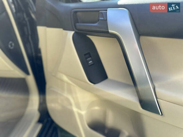 Черный Тойота Ленд Крузер Прадо, объемом двигателя 4 л и пробегом 110 тыс. км за 31900 $, фото 56 на Automoto.ua