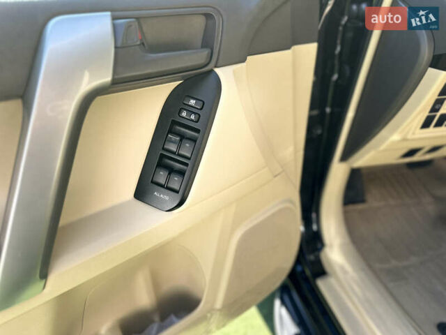 Черный Тойота Ленд Крузер Прадо, объемом двигателя 4 л и пробегом 110 тыс. км за 31900 $, фото 32 на Automoto.ua