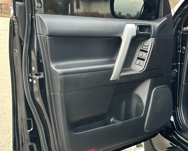 Чорний Тойота Ленд Крузер Прадо, об'ємом двигуна 2.8 л та пробігом 24 тис. км за 44000 $, фото 31 на Automoto.ua