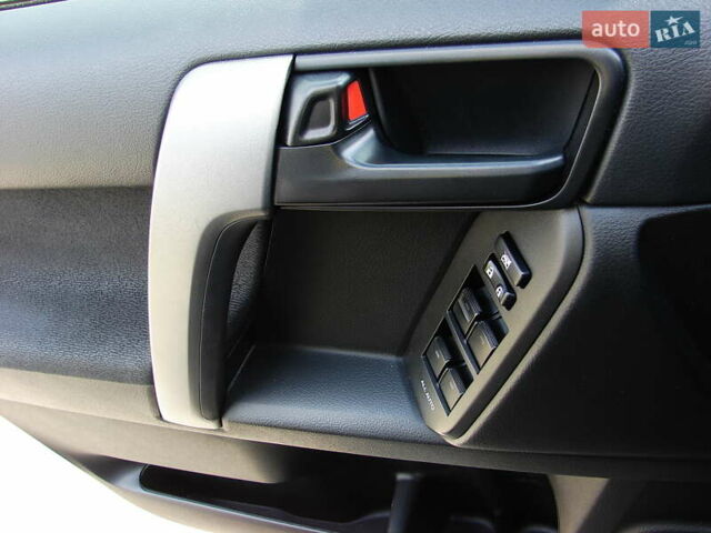 Черный Тойота Ленд Крузер Прадо, объемом двигателя 2.8 л и пробегом 95 тыс. км за 38000 $, фото 14 на Automoto.ua