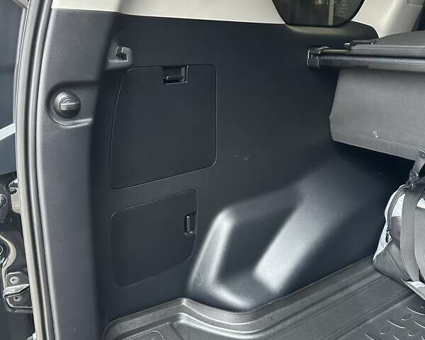 Чорний Тойота Ленд Крузер Прадо, об'ємом двигуна 2.8 л та пробігом 24 тис. км за 44000 $, фото 55 на Automoto.ua