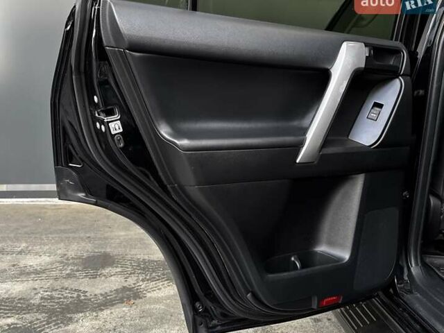 Черный Тойота Ленд Крузер Прадо, объемом двигателя 2.76 л и пробегом 380 тыс. км за 28500 $, фото 36 на Automoto.ua