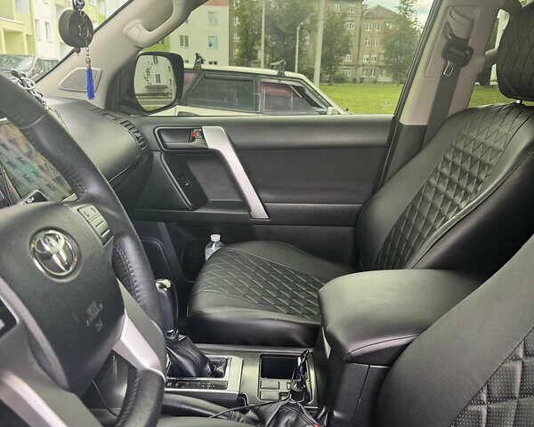 Черный Тойота Ленд Крузер Прадо, объемом двигателя 2.69 л и пробегом 160 тыс. км за 29000 $, фото 12 на Automoto.ua