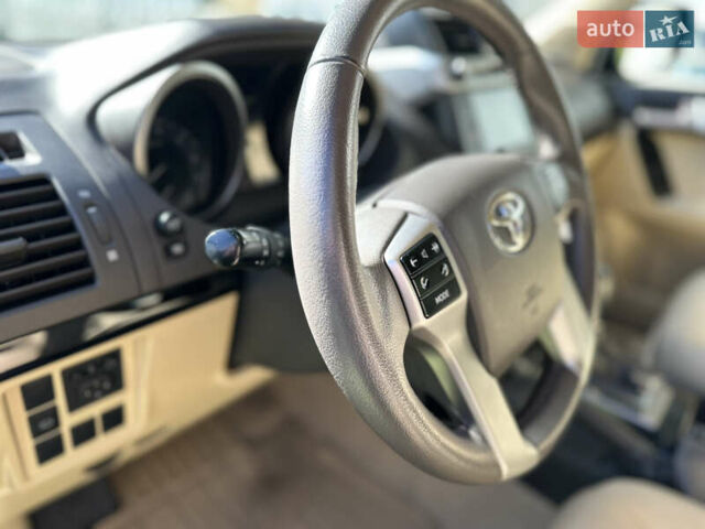 Черный Тойота Ленд Крузер Прадо, объемом двигателя 4 л и пробегом 110 тыс. км за 33900 $, фото 29 на Automoto.ua