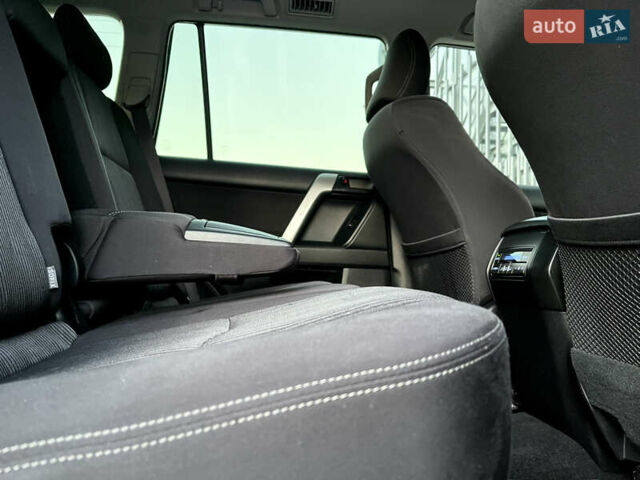 Черный Тойота Ленд Крузер Прадо, объемом двигателя 2.69 л и пробегом 215 тыс. км за 25500 $, фото 31 на Automoto.ua