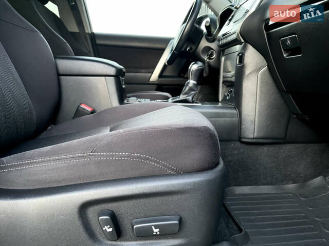 Черный Тойота Ленд Крузер Прадо, объемом двигателя 2.69 л и пробегом 215 тыс. км за 25500 $, фото 32 на Automoto.ua