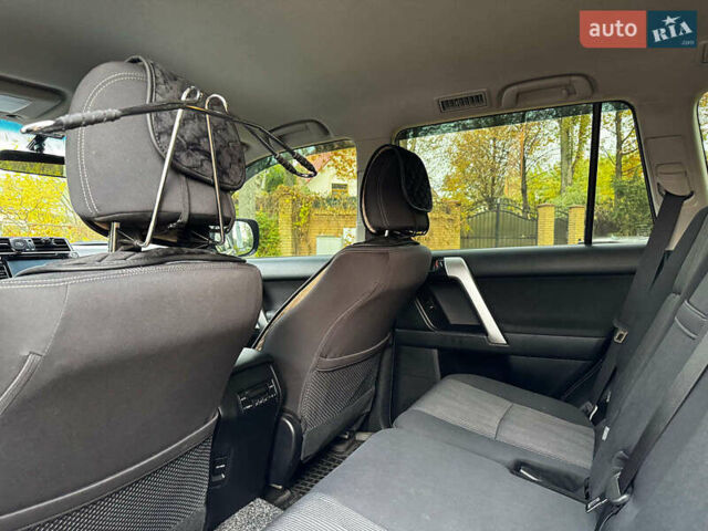 Черный Тойота Ленд Крузер Прадо, объемом двигателя 2.7 л и пробегом 60 тыс. км за 34690 $, фото 22 на Automoto.ua