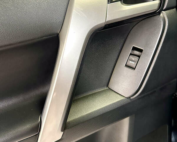 Черный Тойота Ленд Крузер Прадо, объемом двигателя 2.76 л и пробегом 127 тыс. км за 39000 $, фото 34 на Automoto.ua