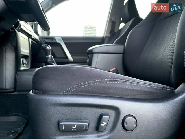 Черный Тойота Ленд Крузер Прадо, объемом двигателя 2.69 л и пробегом 215 тыс. км за 25500 $, фото 24 на Automoto.ua