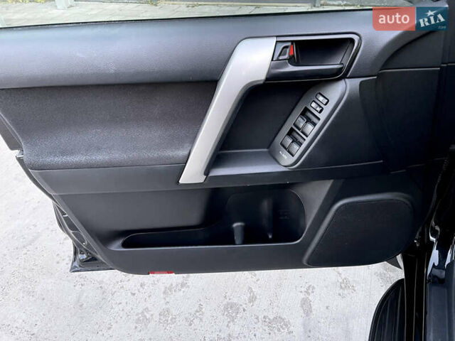 Черный Тойота Ленд Крузер Прадо, объемом двигателя 2.69 л и пробегом 215 тыс. км за 25500 $, фото 22 на Automoto.ua