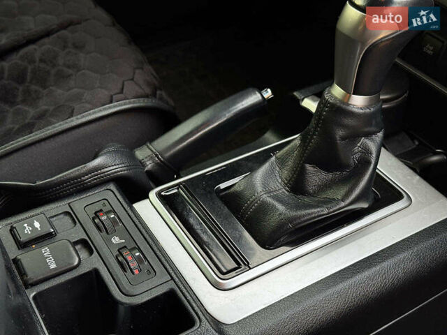 Черный Тойота Ленд Крузер Прадо, объемом двигателя 2.7 л и пробегом 60 тыс. км за 34690 $, фото 30 на Automoto.ua