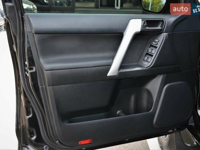 Черный Тойота Ленд Крузер Прадо, объемом двигателя 2.8 л и пробегом 190 тыс. км за 33900 $, фото 18 на Automoto.ua