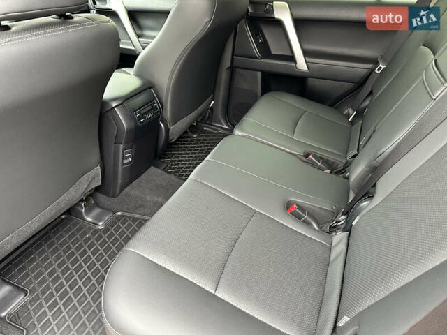 Чорний Тойота Ленд Крузер Прадо, об'ємом двигуна 3.96 л та пробігом 101 тис. км за 37500 $, фото 30 на Automoto.ua