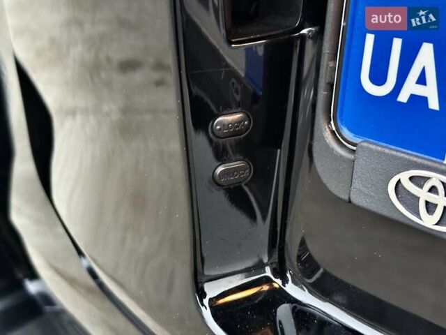 Черный Тойота Ленд Крузер Прадо, объемом двигателя 4 л и пробегом 105 тыс. км за 34750 $, фото 62 на Automoto.ua