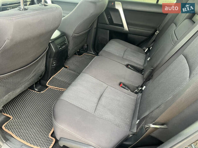 Черный Тойота Ленд Крузер Прадо, объемом двигателя 2.8 л и пробегом 107 тыс. км за 37500 $, фото 16 на Automoto.ua