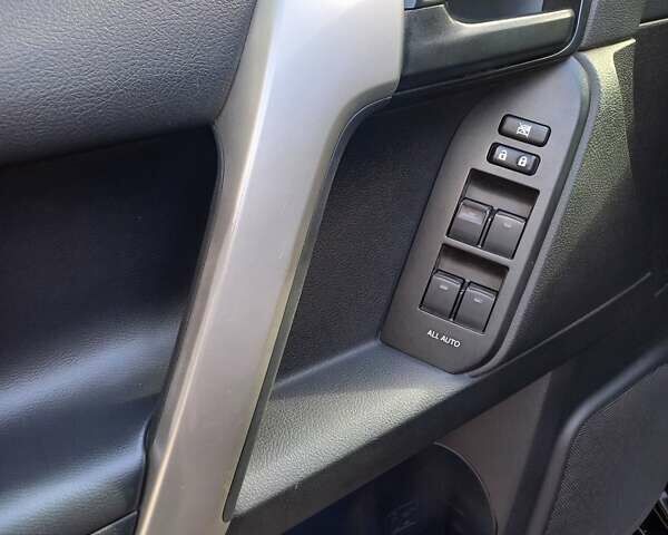 Чорний Тойота Ленд Крузер Прадо, об'ємом двигуна 3.96 л та пробігом 104 тис. км за 38500 $, фото 5 на Automoto.ua