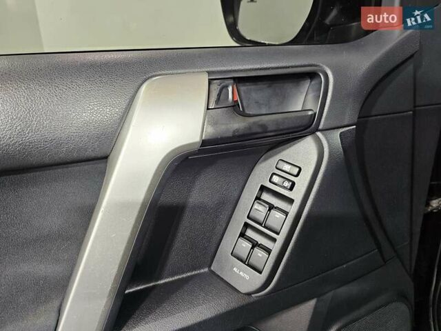 Черный Тойота Ленд Крузер Прадо, объемом двигателя 2.69 л и пробегом 115 тыс. км за 27777 $, фото 25 на Automoto.ua