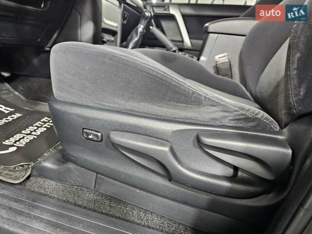 Черный Тойота Ленд Крузер Прадо, объемом двигателя 2.69 л и пробегом 115 тыс. км за 27777 $, фото 24 на Automoto.ua