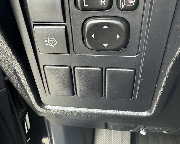 Черный Тойота Ленд Крузер Прадо, объемом двигателя 4 л и пробегом 117 тыс. км за 39500 $, фото 12 на Automoto.ua