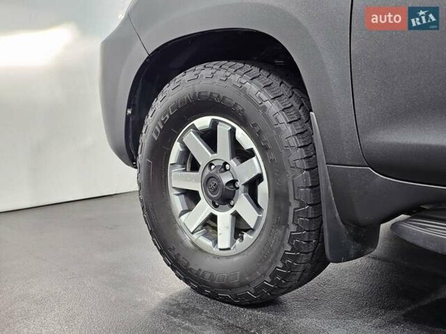 Черный Тойота Ленд Крузер Прадо, объемом двигателя 2.69 л и пробегом 115 тыс. км за 27777 $, фото 46 на Automoto.ua