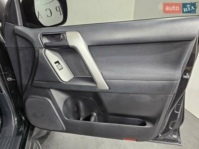 Черный Тойота Ленд Крузер Прадо, объемом двигателя 2.69 л и пробегом 115 тыс. км за 27777 $, фото 21 на Automoto.ua