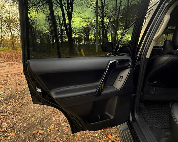 Чорний Тойота Ленд Крузер Прадо, об'ємом двигуна 2.8 л та пробігом 98 тис. км за 39900 $, фото 22 на Automoto.ua