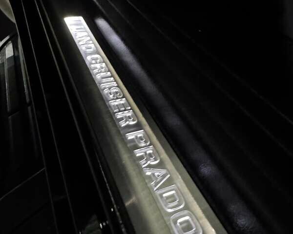 Черный Тойота Ленд Крузер Прадо, объемом двигателя 4 л и пробегом 139 тыс. км за 42000 $, фото 49 на Automoto.ua