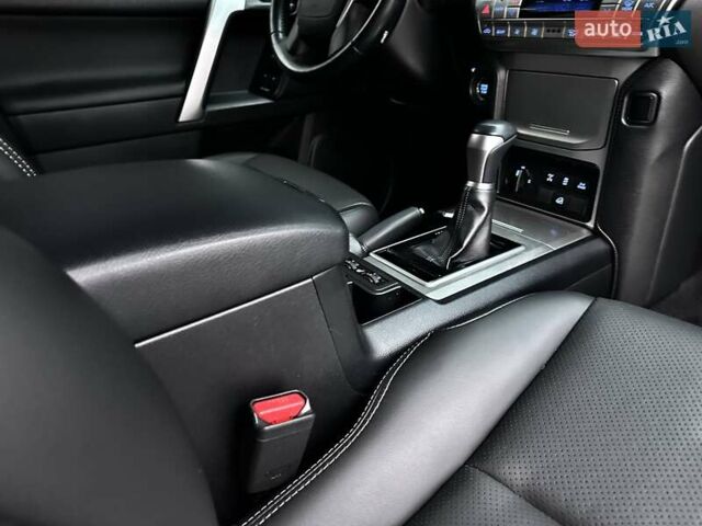 Черный Тойота Ленд Крузер Прадо, объемом двигателя 4 л и пробегом 105 тыс. км за 34750 $, фото 42 на Automoto.ua
