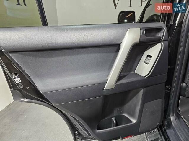 Черный Тойота Ленд Крузер Прадо, объемом двигателя 2.69 л и пробегом 115 тыс. км за 27777 $, фото 16 на Automoto.ua