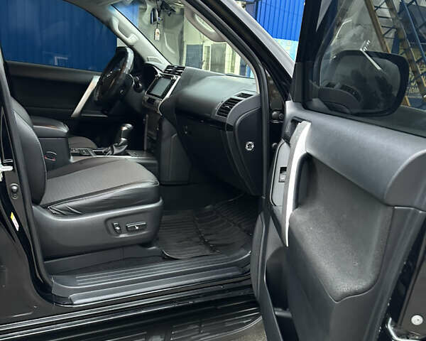 Черный Тойота Ленд Крузер Прадо, объемом двигателя 4 л и пробегом 58 тыс. км за 40000 $, фото 10 на Automoto.ua