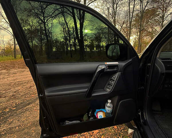 Чорний Тойота Ленд Крузер Прадо, об'ємом двигуна 2.8 л та пробігом 98 тис. км за 39900 $, фото 19 на Automoto.ua