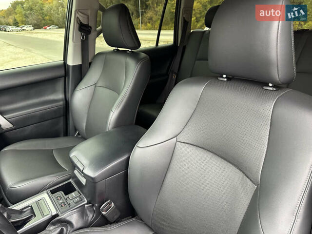 Чорний Тойота Ленд Крузер Прадо, об'ємом двигуна 3.96 л та пробігом 101 тис. км за 37500 $, фото 18 на Automoto.ua