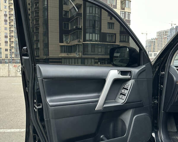 Чорний Тойота Ленд Крузер Прадо, об'ємом двигуна 3.96 л та пробігом 105 тис. км за 44000 $, фото 19 на Automoto.ua