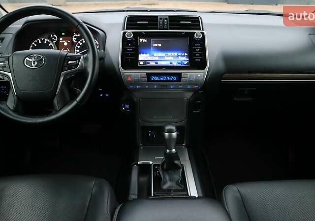 Черный Тойота Ленд Крузер Прадо, объемом двигателя 4 л и пробегом 164 тыс. км за 37768 $, фото 7 на Automoto.ua