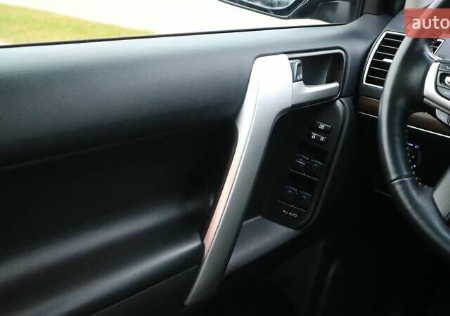 Черный Тойота Ленд Крузер Прадо, объемом двигателя 4 л и пробегом 164 тыс. км за 37768 $, фото 15 на Automoto.ua