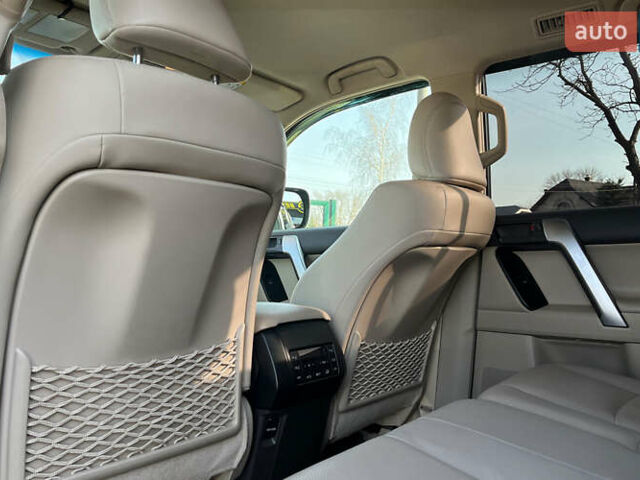 Черный Тойота Ленд Крузер Прадо, объемом двигателя 2.76 л и пробегом 40 тыс. км за 44500 $, фото 17 на Automoto.ua