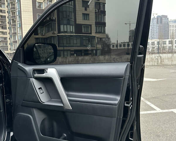 Чорний Тойота Ленд Крузер Прадо, об'ємом двигуна 3.96 л та пробігом 105 тис. км за 44000 $, фото 30 на Automoto.ua