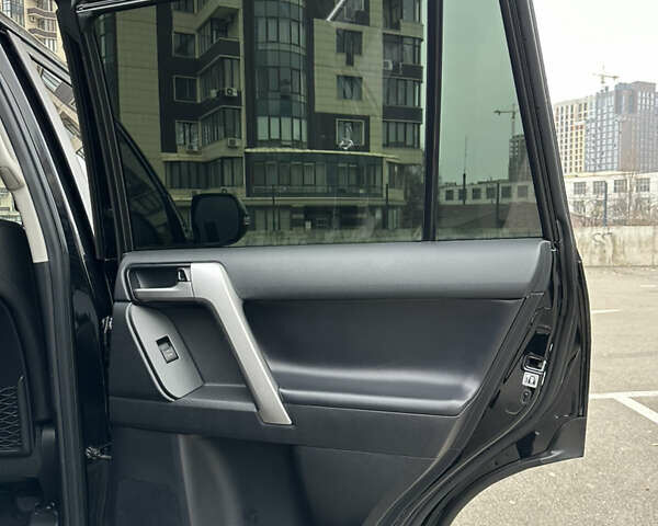 Чорний Тойота Ленд Крузер Прадо, об'ємом двигуна 3.96 л та пробігом 105 тис. км за 44000 $, фото 34 на Automoto.ua