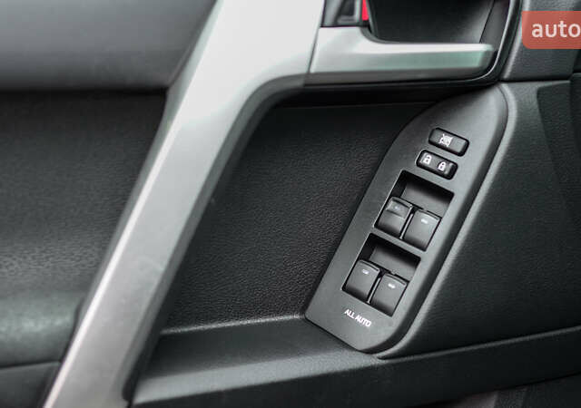 Черный Тойота Ленд Крузер Прадо, объемом двигателя 3.96 л и пробегом 31 тыс. км за 43948 $, фото 12 на Automoto.ua