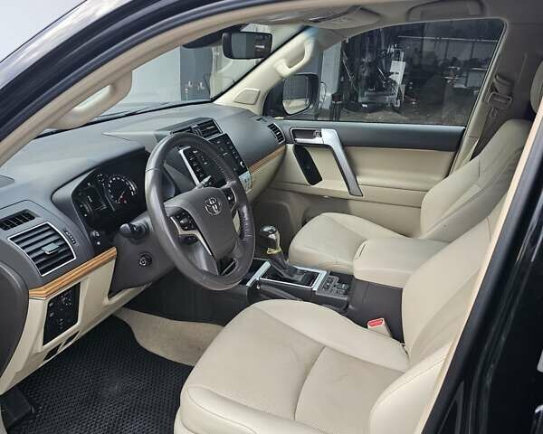 Чорний Тойота Ленд Крузер Прадо, об'ємом двигуна 2.76 л та пробігом 153 тис. км за 48000 $, фото 12 на Automoto.ua