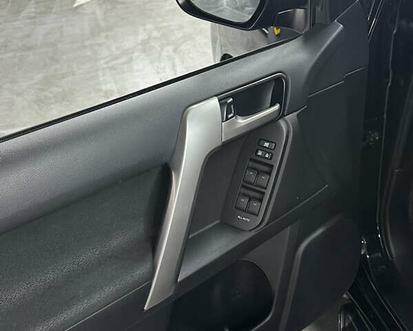 Черный Тойота Ленд Крузер Прадо, объемом двигателя 4 л и пробегом 35 тыс. км за 44999 $, фото 16 на Automoto.ua