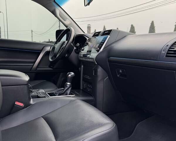 Черный Тойота Ленд Крузер Прадо, объемом двигателя 2.8 л и пробегом 75 тыс. км за 47500 $, фото 56 на Automoto.ua