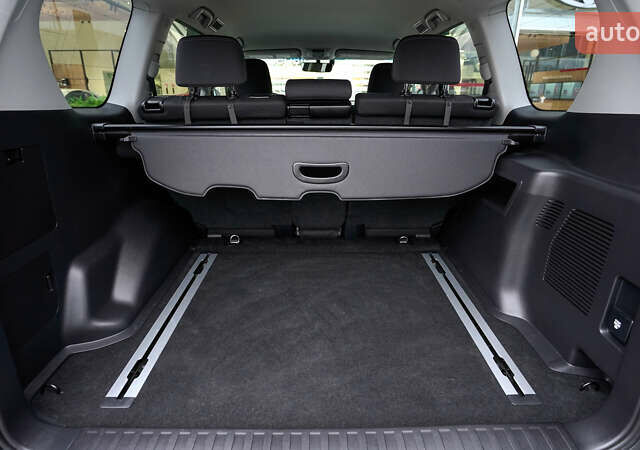 Черный Тойота Ленд Крузер Прадо, объемом двигателя 3.96 л и пробегом 31 тыс. км за 43948 $, фото 9 на Automoto.ua