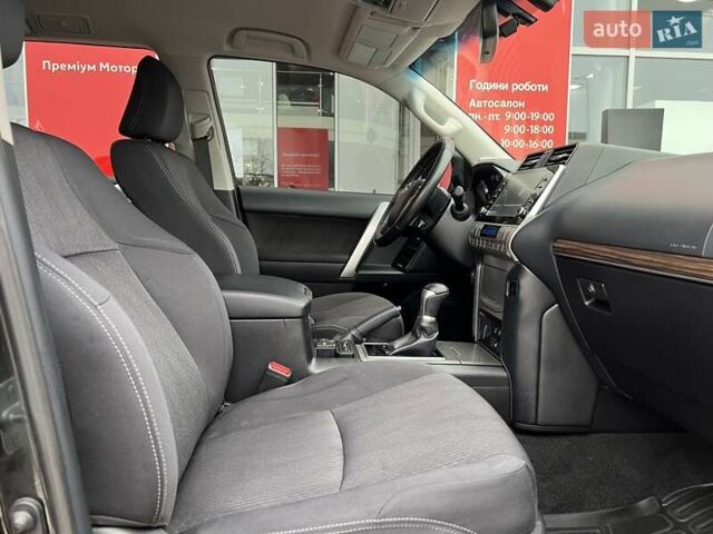 Черный Тойота Ленд Крузер Прадо, объемом двигателя 3.96 л и пробегом 42 тыс. км за 43977 $, фото 10 на Automoto.ua