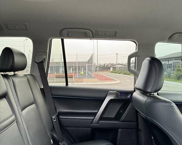 Черный Тойота Ленд Крузер Прадо, объемом двигателя 2.8 л и пробегом 75 тыс. км за 47500 $, фото 53 на Automoto.ua