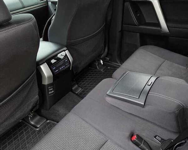 Черный Тойота Ленд Крузер Прадо, объемом двигателя 3.96 л и пробегом 130 тыс. км за 40000 $, фото 11 на Automoto.ua